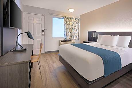 1 Queen Bed | ADA/Tub/Micfridge, Non-smoking