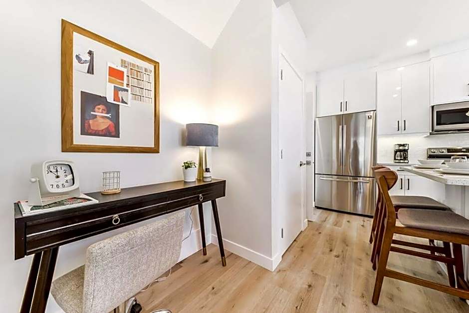 Modern Nordic Escape, 3BR Near WEM & DT, AirCon & Fireplace, Wifi, Sleeps 6!