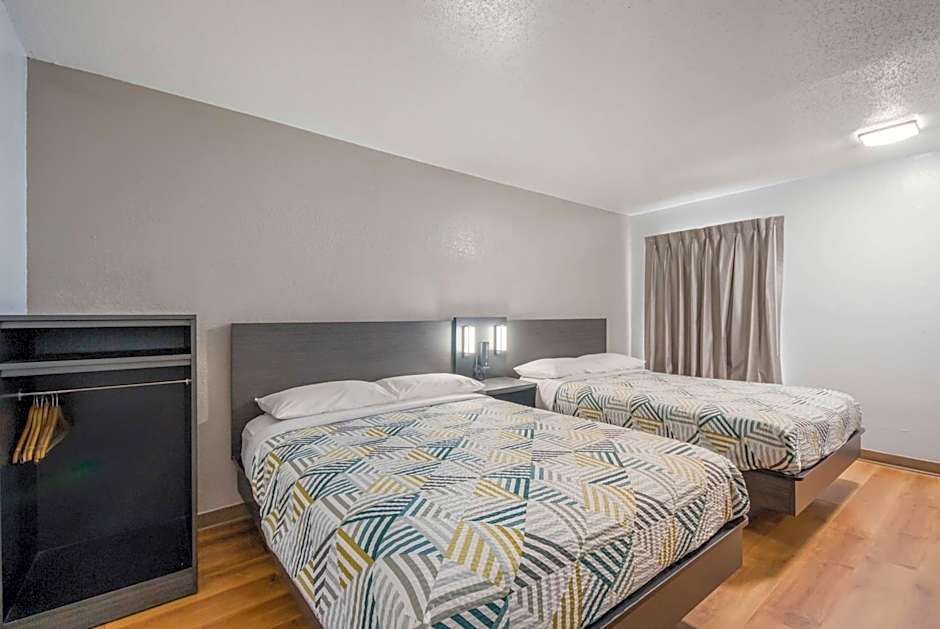 Motel 6-Laredo, TX - North I-35