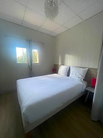 One-Bedroom Apartment (2 - 4 Adults) with Balcony