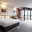 Lakes Hotel