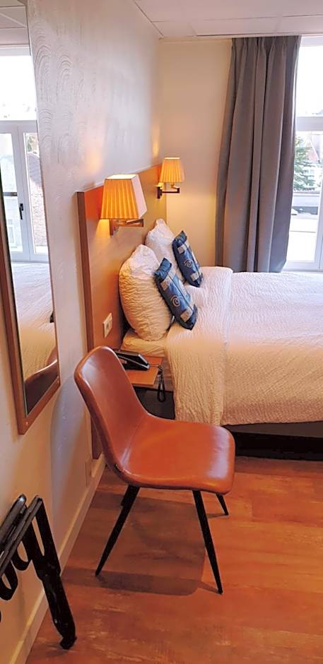 Photo 1 of 16 of Standard 1 King Bed