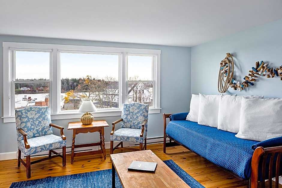 East Wind Inn & Suites