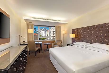 Premium Room, 1 Queen Bed, Pool Access