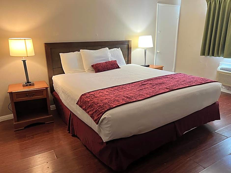 Hometown Inn North Hills
