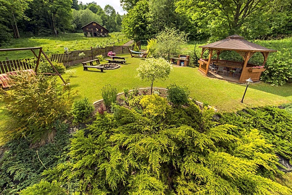 Nefryt - lodówka i czajnik w pokoju, dwa aneksy kuchenne ogólnodostępne, duży parking