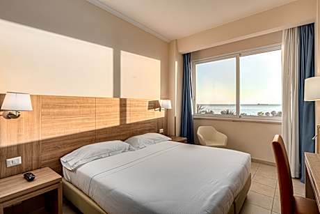 SEA VIEW ROOM
