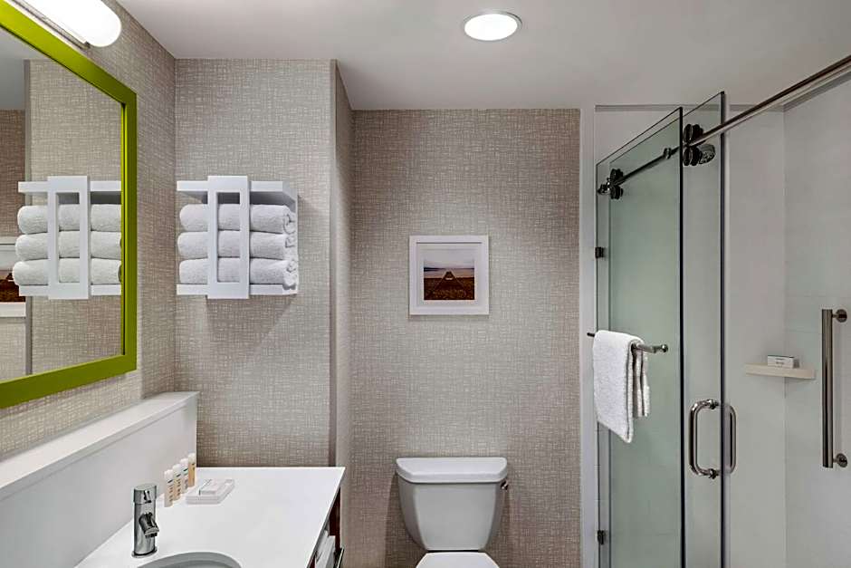 Hampton Inn & Suites by Hilton Kelowna Airport BC