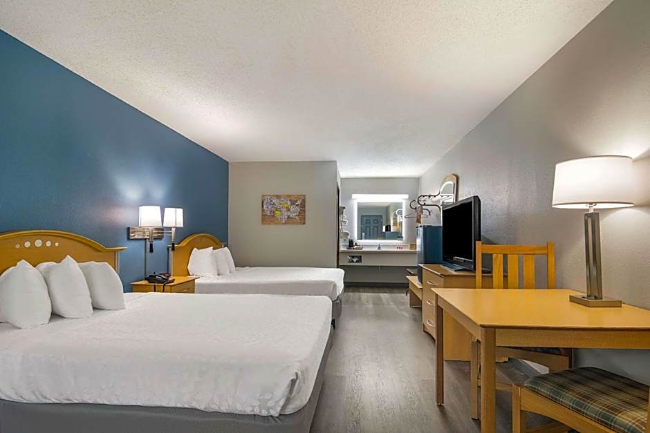 Photo 1 of 8 of 2 Queen Beds, High Floor