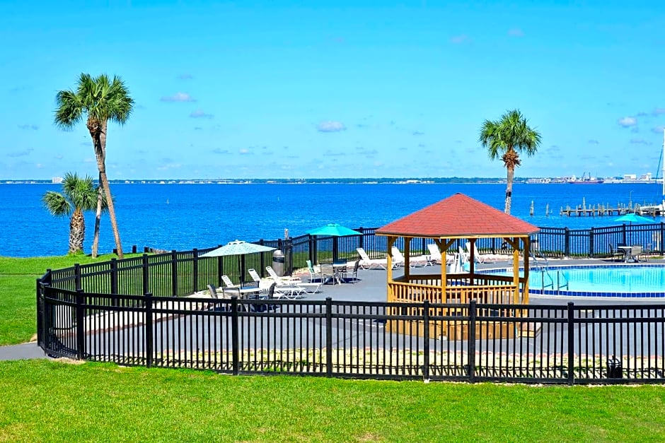 Quality Inn & Suites on the Bay near Pensacola Beach