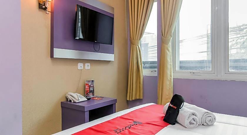 RedDoorz Plus near Stasiun Bekasi