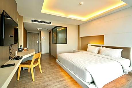 Signature Double Pool View