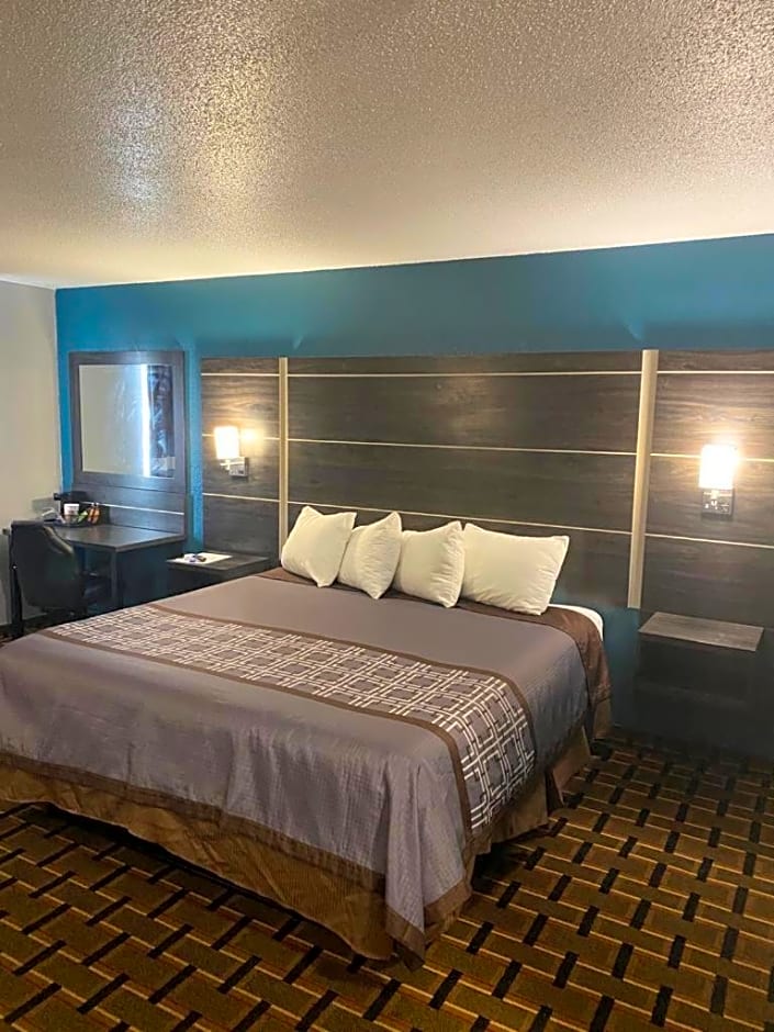 Faribault Hometown Inn & Suites