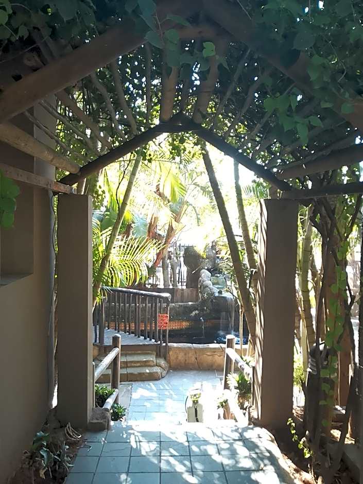 Laletsa Lodge
