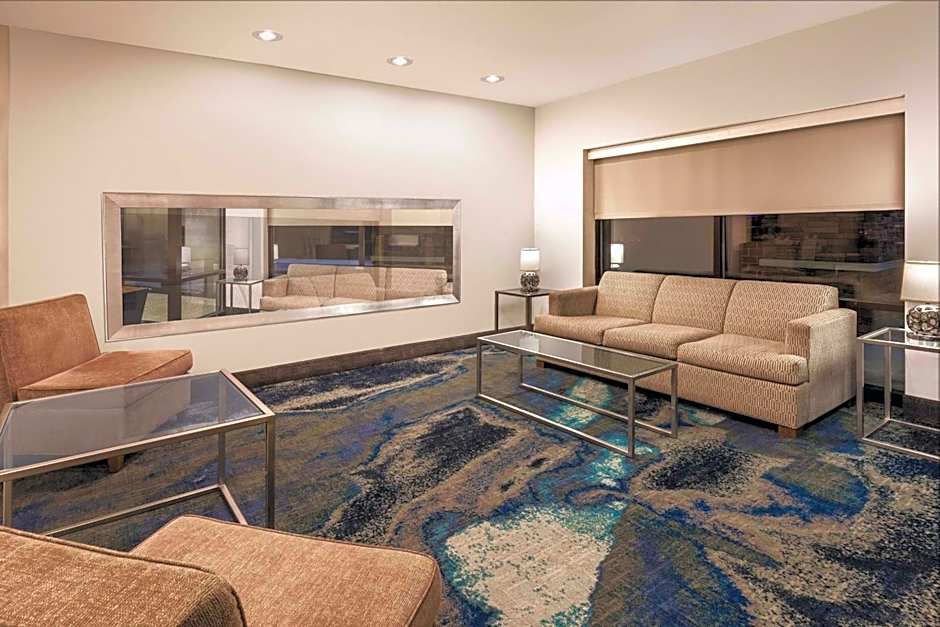La Quinta Inn & Suites by Wyndham Philadelphia Airport