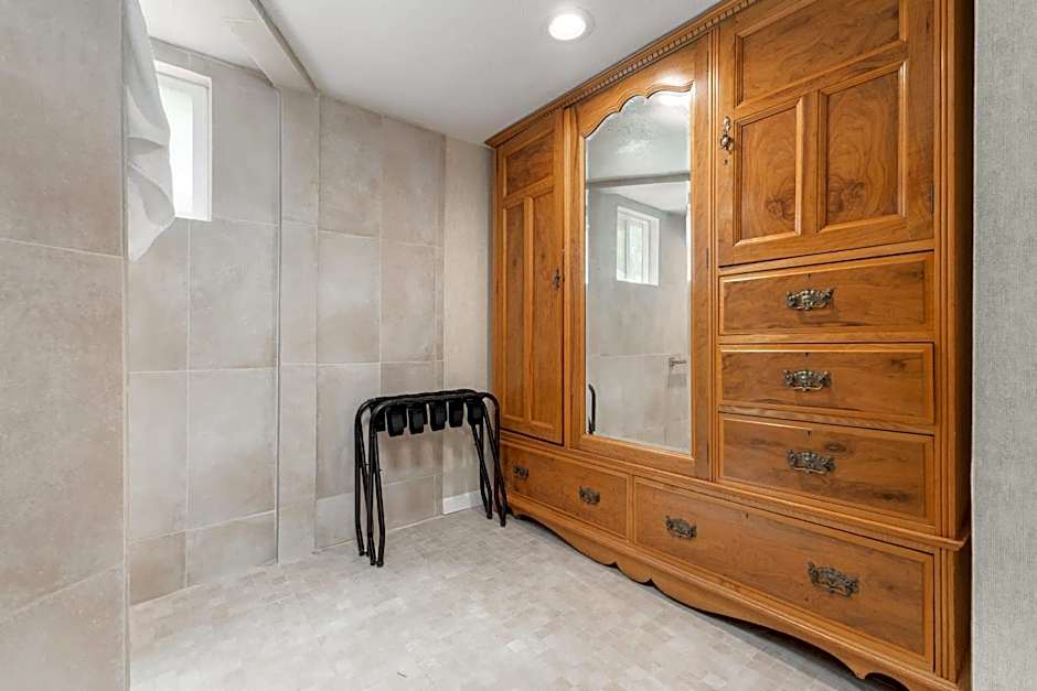 Big Pine Suite CN Lodge R#1