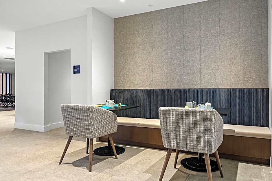 DoubleTree by Hilton New York JFK Airport
