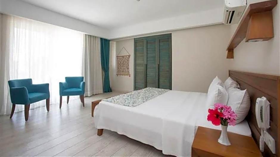 Dedeminn Marina Hotel