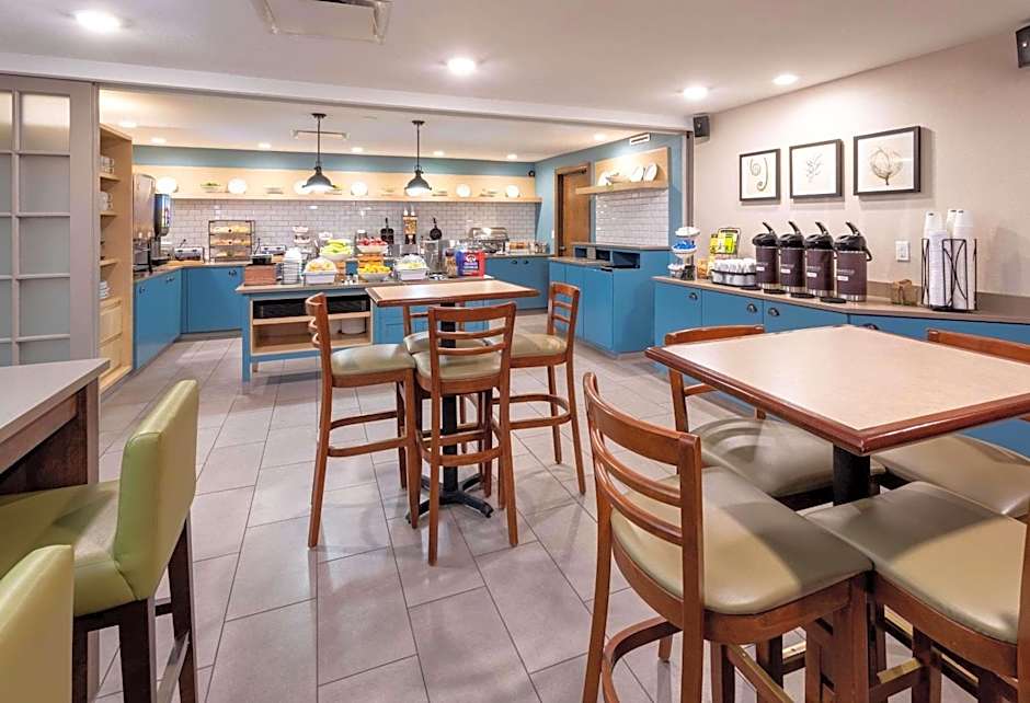 Country Inn & Suites by Radisson, Fargo, ND