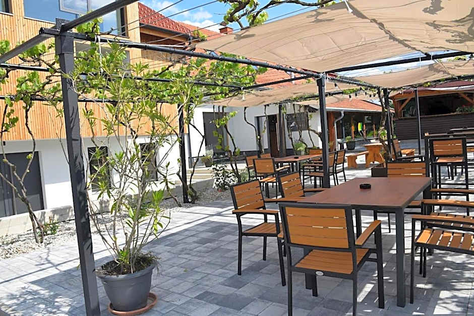 Tourist Farm HOTEL FROST