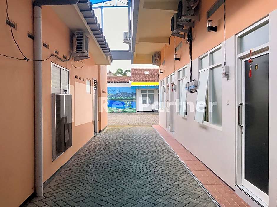 Joy Homestay Near UMJ Jember Mitra RedDoorz