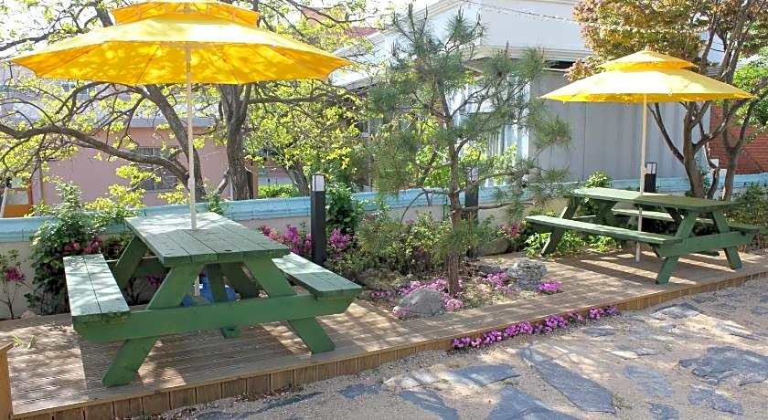 With U Hotel & Guesthouse