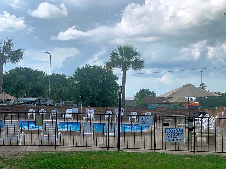 Super 8 by Wyndham Lake City