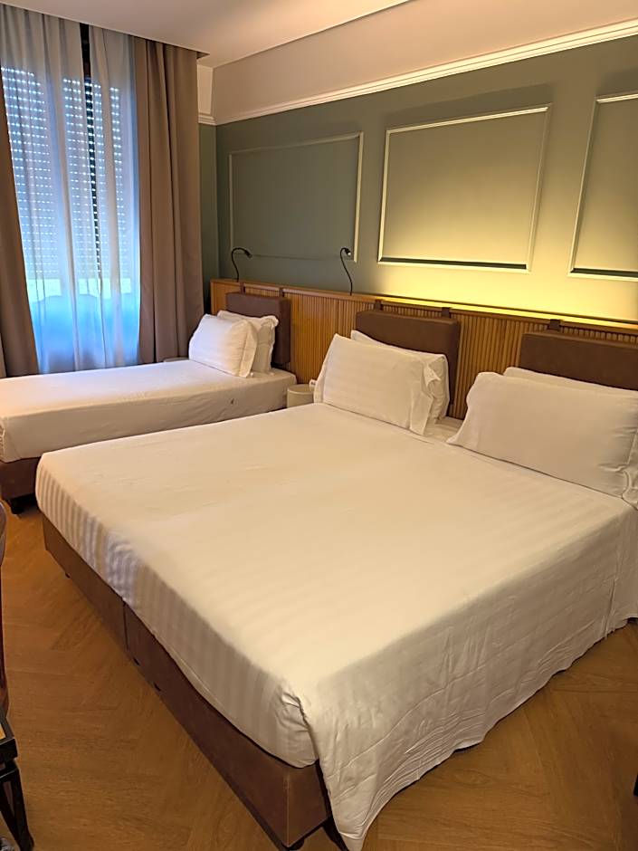 Photo 1 of 6 of 1 Queen Bed and 1 Twin Bed