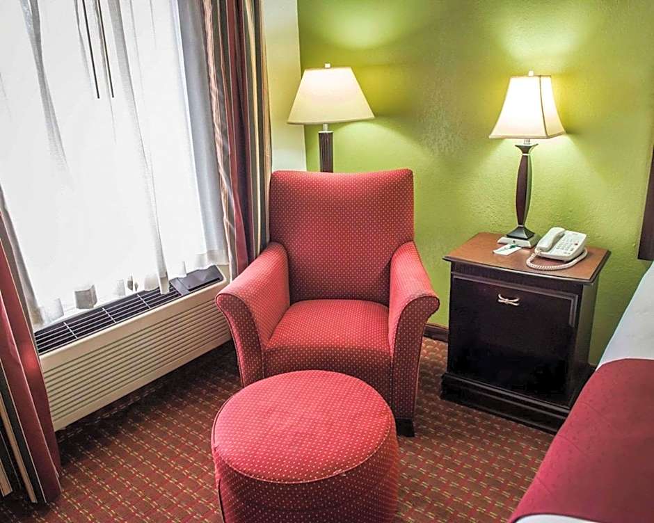 Quality Inn Chipley I-10 at Exit 120