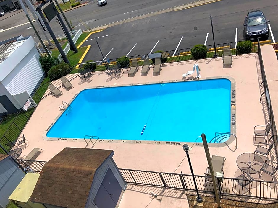 Super 8 by Wyndham Nashville Downtown