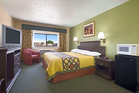 1 King Bed Non-Smoking