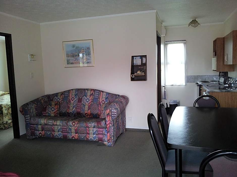 Ace High Motor Inn