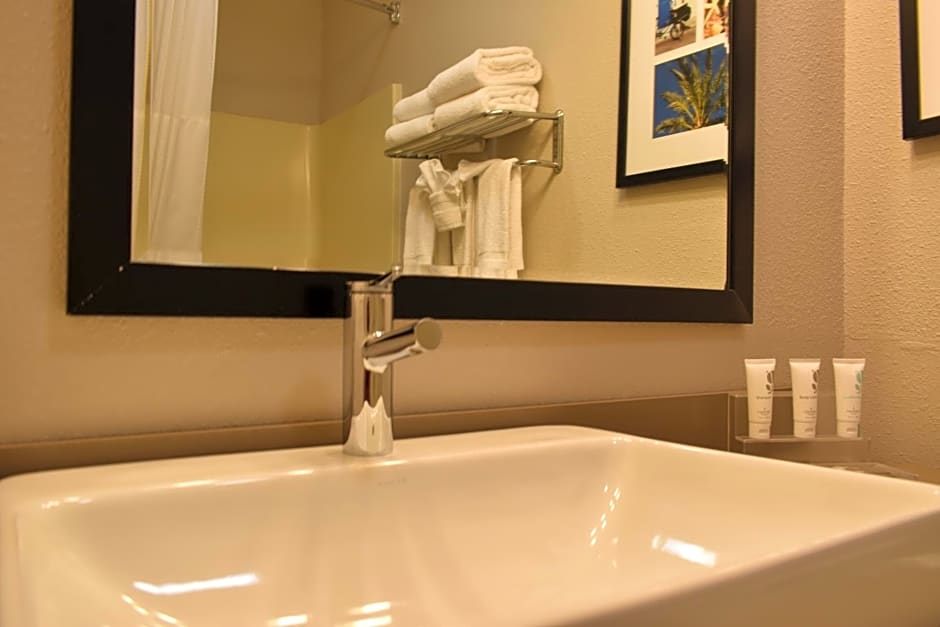 Country Inn & Suites by Radisson Kenosha - Pleasant Prairie
