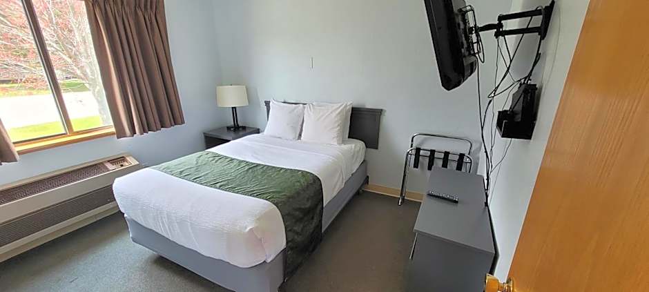 Pictured Rocks Inn and Suites