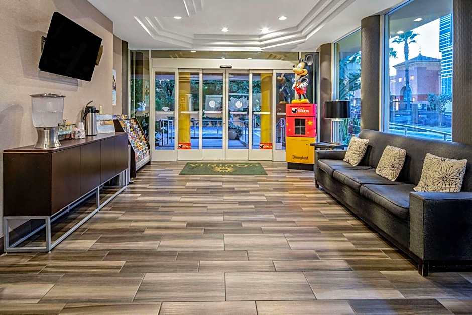 La Quinta Inn & Suites by Wyndham Anaheim Disneyland
