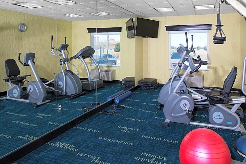 Holiday Inn Express Northwest Maize By IHG