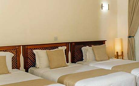 Basic Triple Room with Shared Bathroom