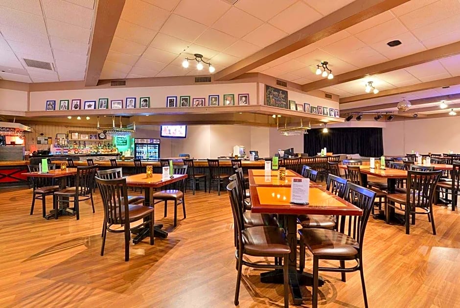 AmericInn by Wyndham La Crosse Riverfront-Conference Center