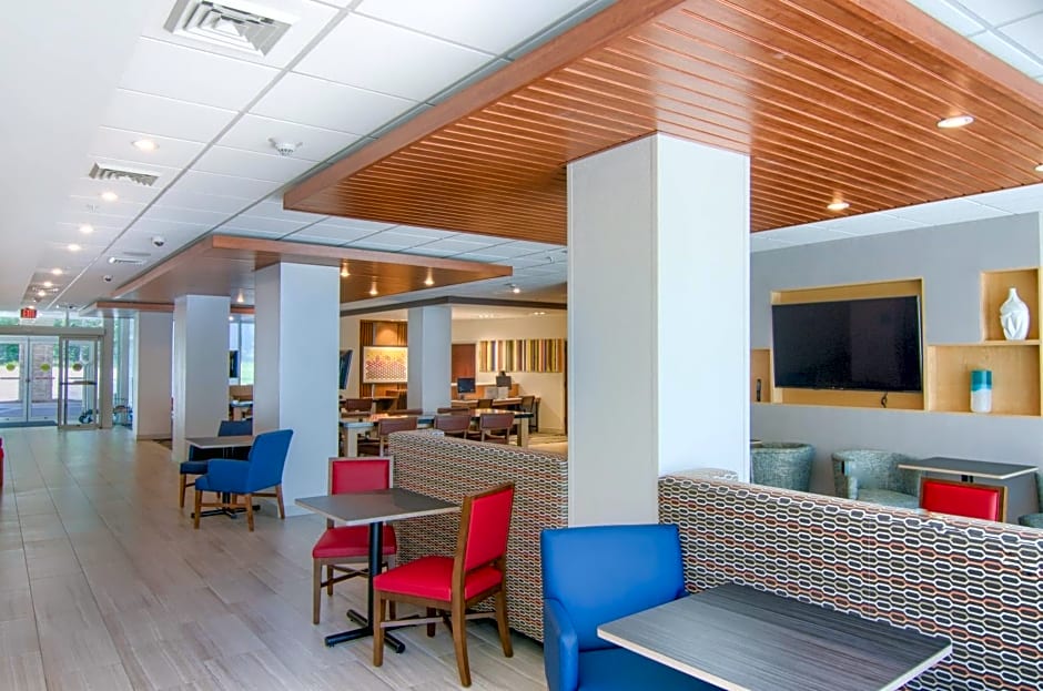Holiday Inn Express & Suites Mobile - University Area, an IHG Hotel