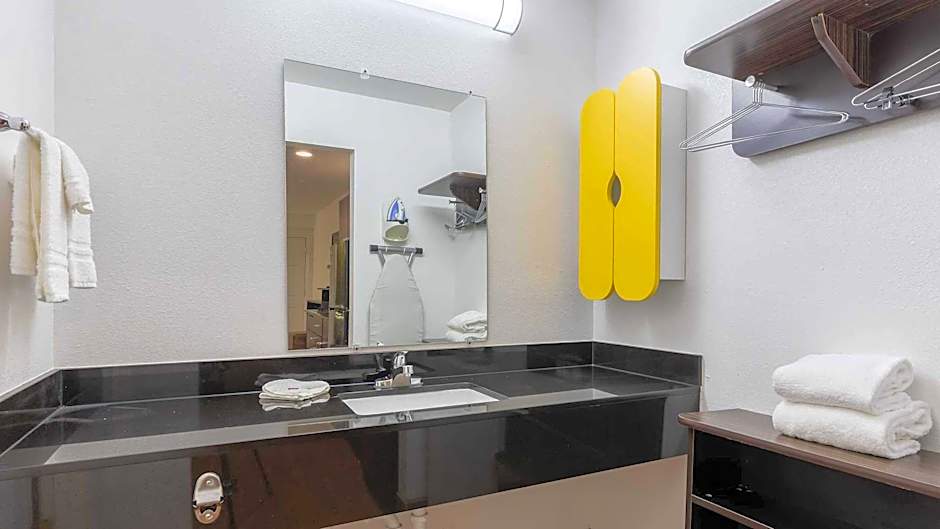 Studio 6-Bryan, TX - University Area