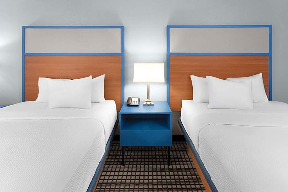 AmericInn by Wyndham Reedsburg