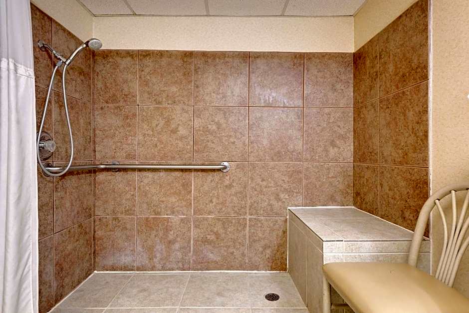 Ramada by Wyndham Cleveland Airport West