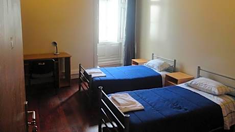 Single Bed in Dormitory Room with Private Bathroom