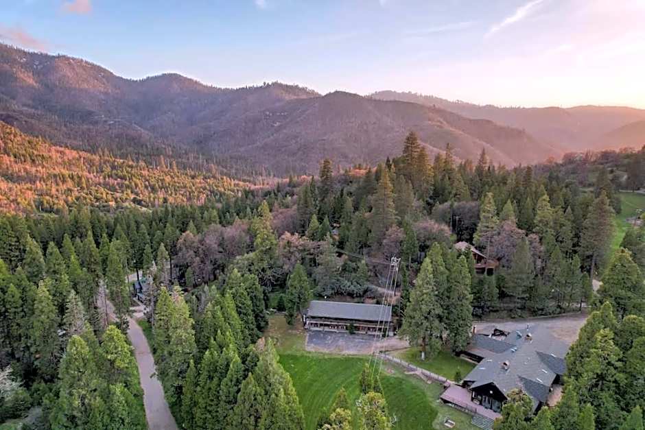Camp Nelson Lodge Room 6
