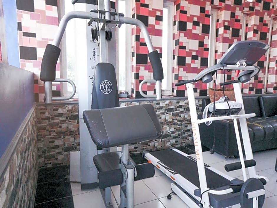 RedDoorz near Alun Alun Batu