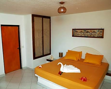 Family Room with Garden View