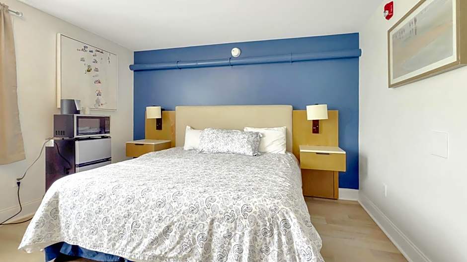 Photo 1 of 10 of Standard 1 King Bed
