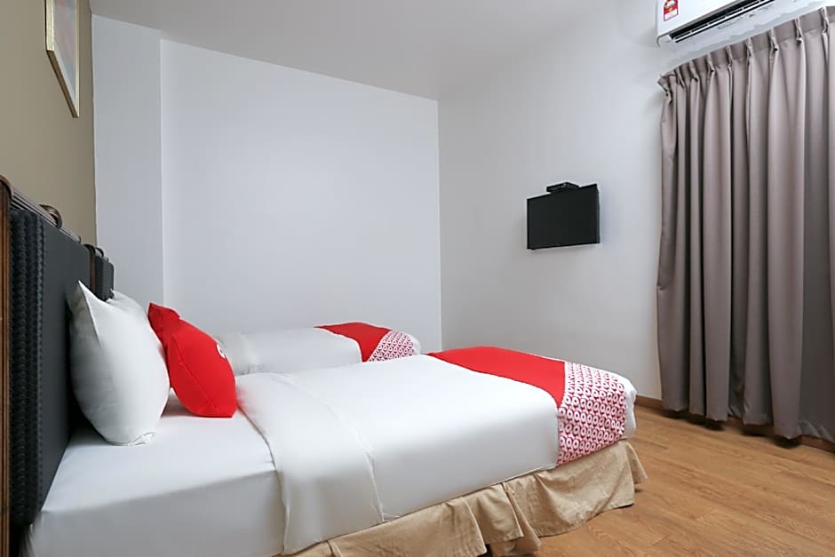 OYO 89915 EAST MOUNT HOTEL
