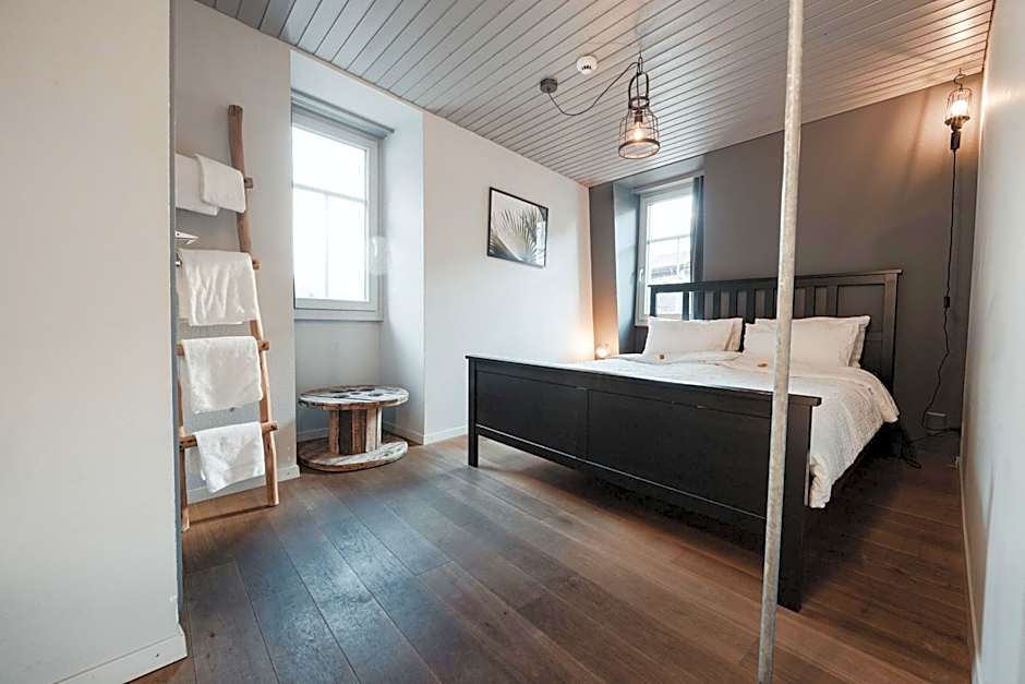 No8 Boutique Hotel - self check in