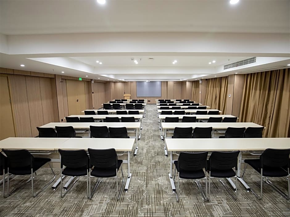 City Comfort Inn Huanggang Huangzhou Railway Station